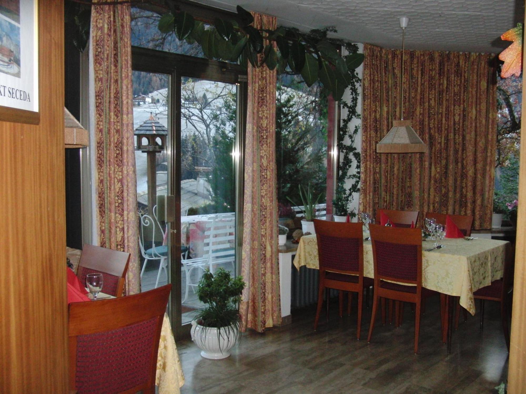 Hotel Villa Emilia Ortisei Ngoại thất bức ảnh